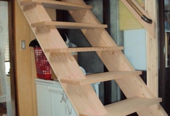 階段の架け替え(2011.11.22)サムネイル
